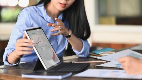 Woman presenting data on a tablet